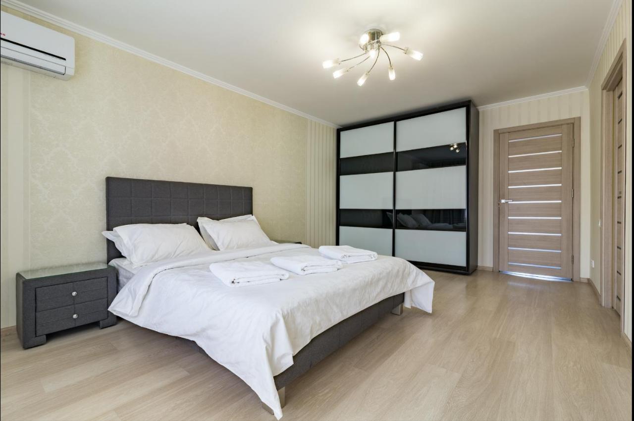 Luxury 2-bedroom Area, Center Apartment